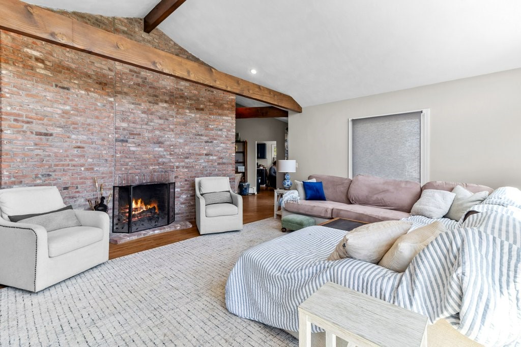 278 Taylor Road Portsmouth, RI 02871 - Photo 4 of 50 Gallery Image 4