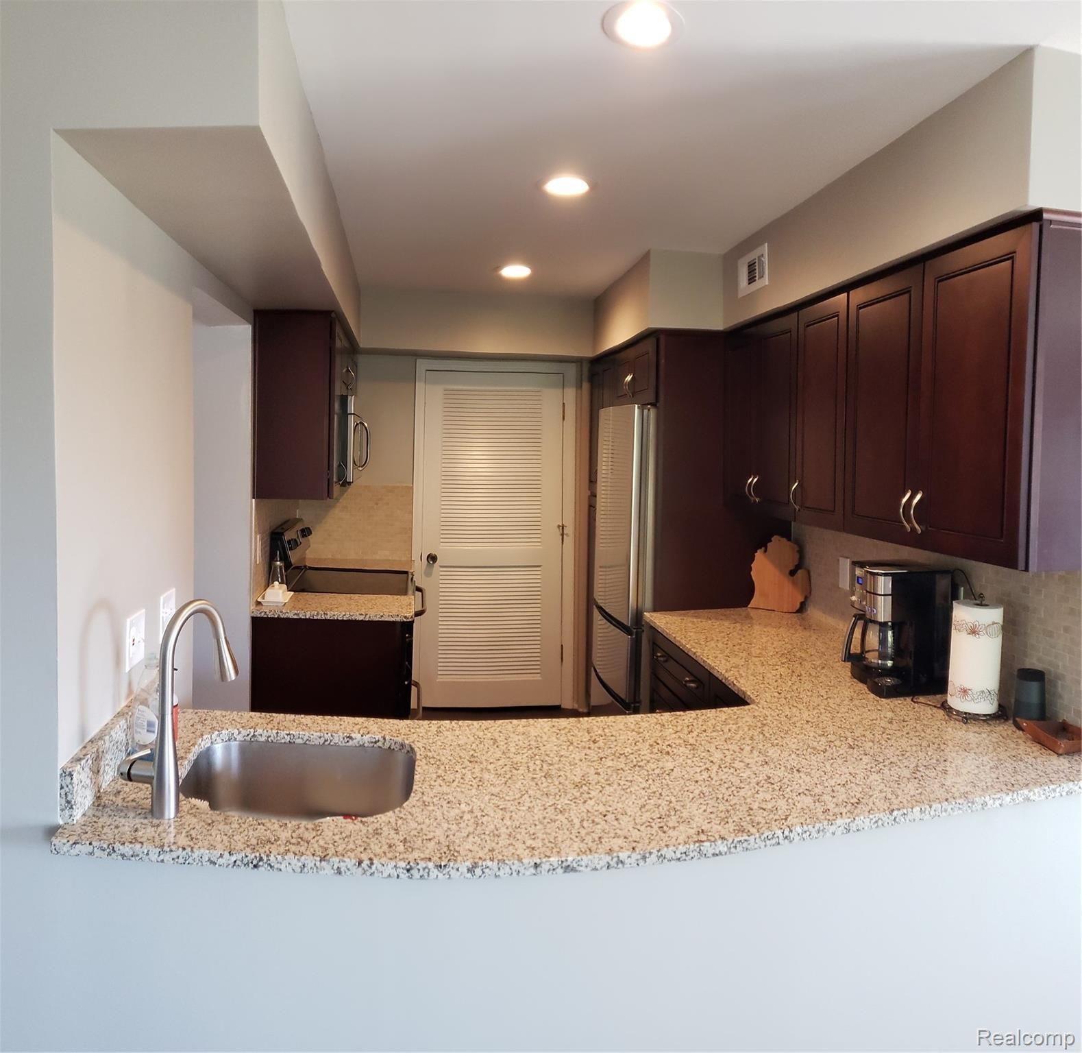1500 Meadowside Drive, Unit 180 Rochester, MI 48307 - Photo 6 of 17 2019-10-08 12.26
