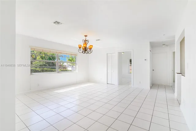 $2,400 | 2536 Cleveland Street, Unit 2536, Hollywood, FL 33020