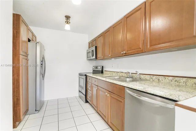 $2,400 | 2536 Cleveland Street, Unit 2536, Hollywood, FL 33020