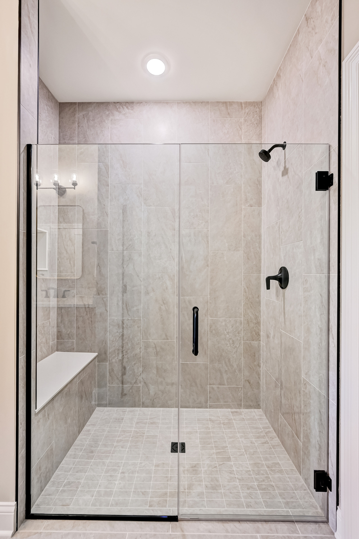 12235 Copper Ridge Drive, Unit 18 Lemont, IL 60439 - Photo 19 of 30 a bathroom with a shower