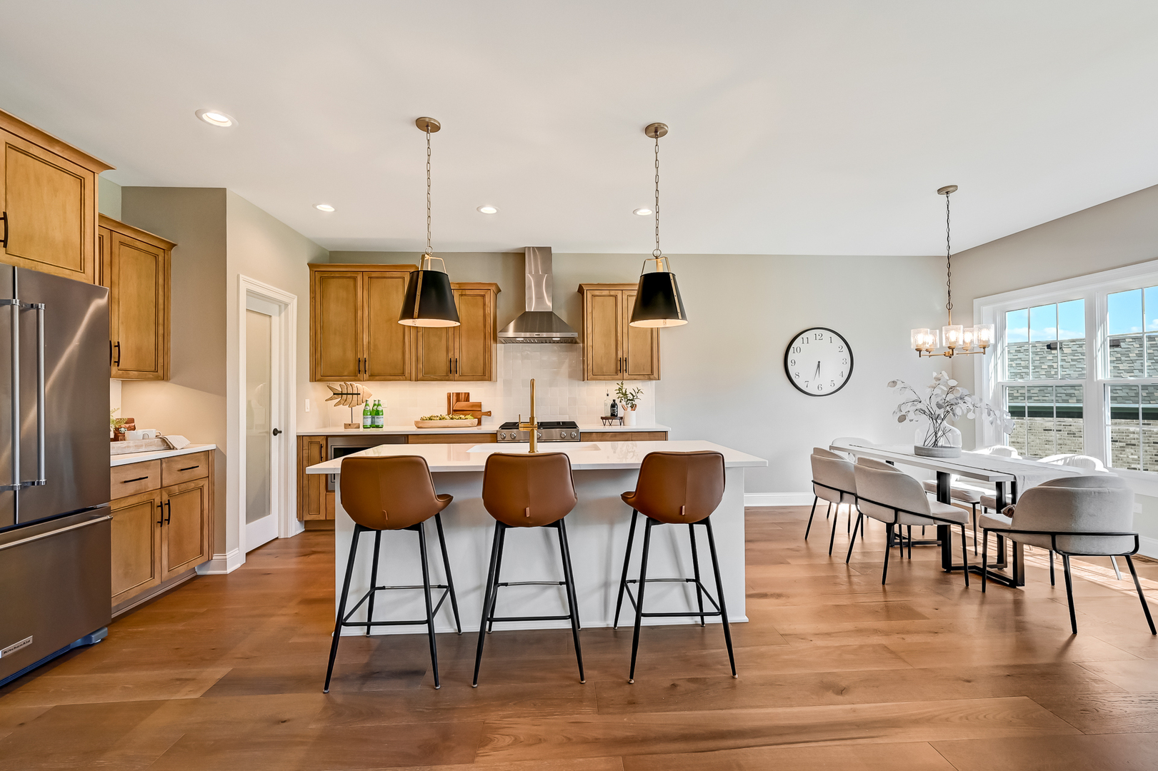 12235 Copper Ridge Drive, Unit 18 Lemont, IL 60439 - Photo 6 of 30 a large kitchen with a table and chairs