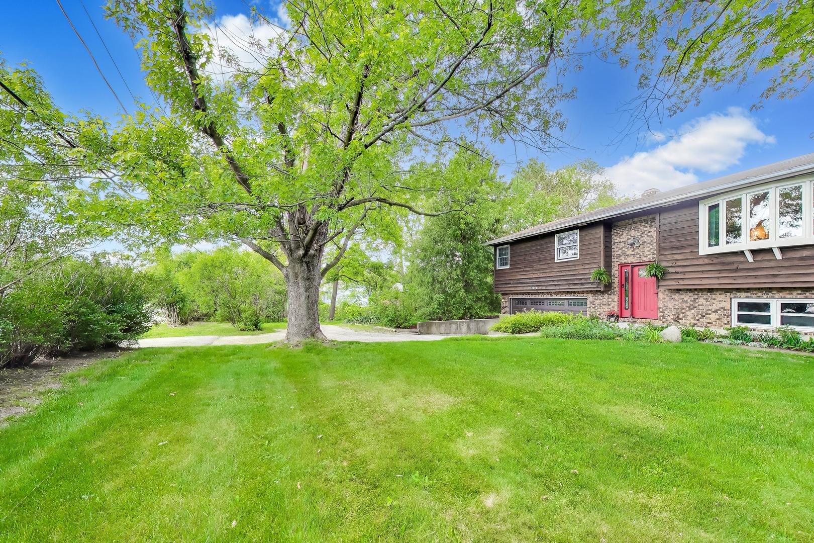 34073 North Fairfield Road Round Lake, IL 60073 - Photo 2 of 27