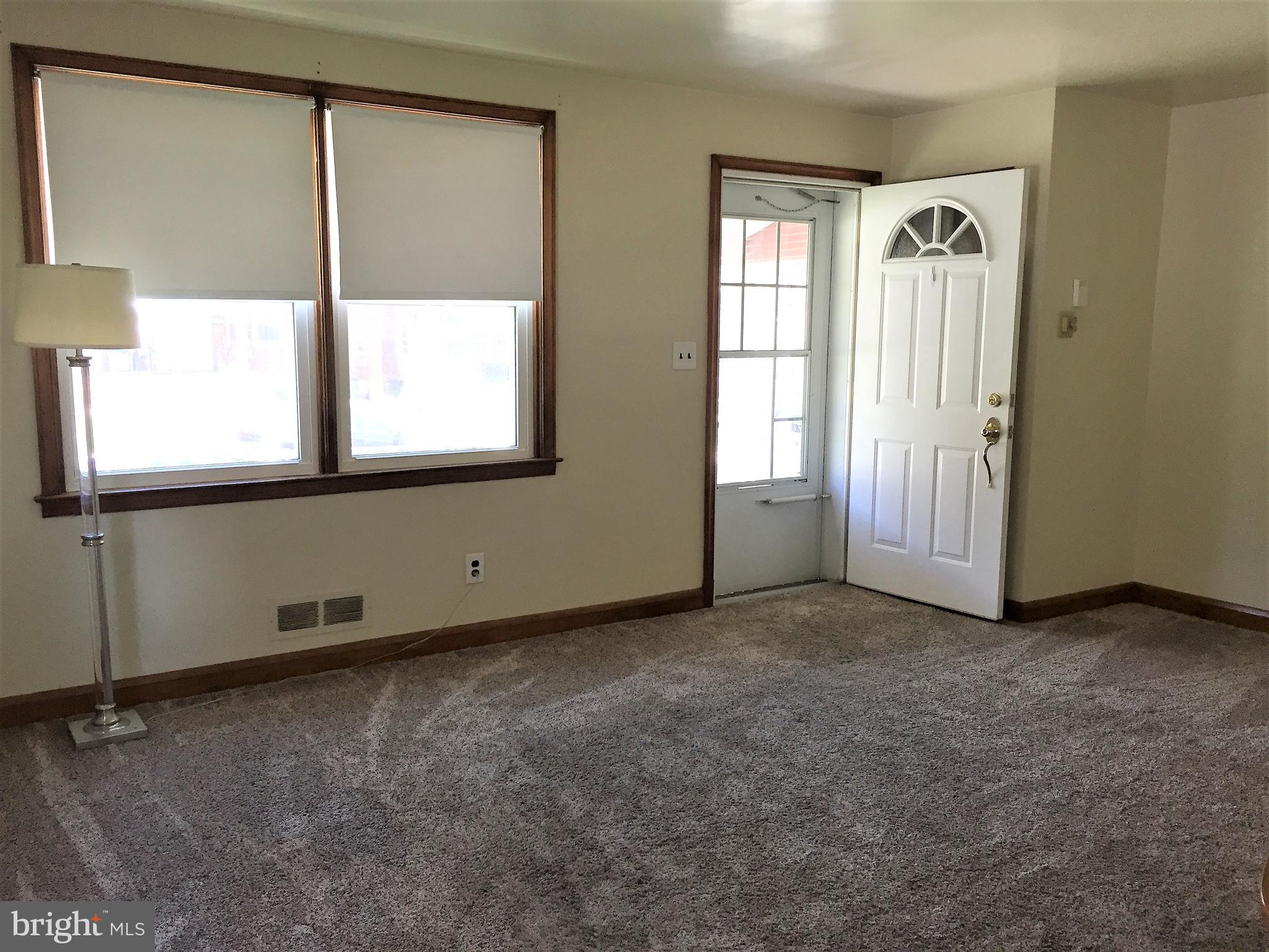 2815 Topaz Road Baltimore, MD 21234 - Photo 2 of 19 Living Room