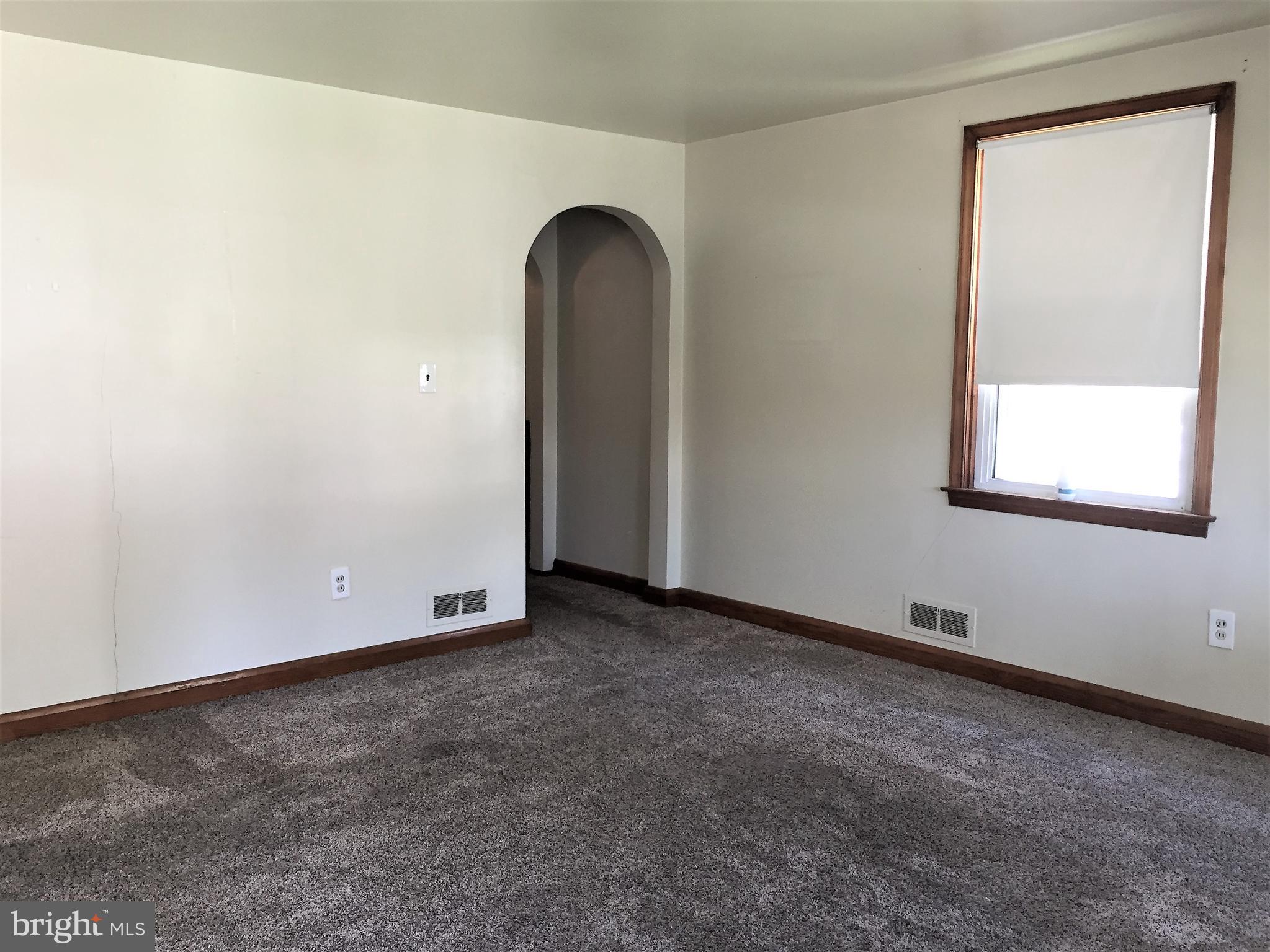 2815 Topaz Road Baltimore, MD 21234 - Photo 3 of 19 Living Room