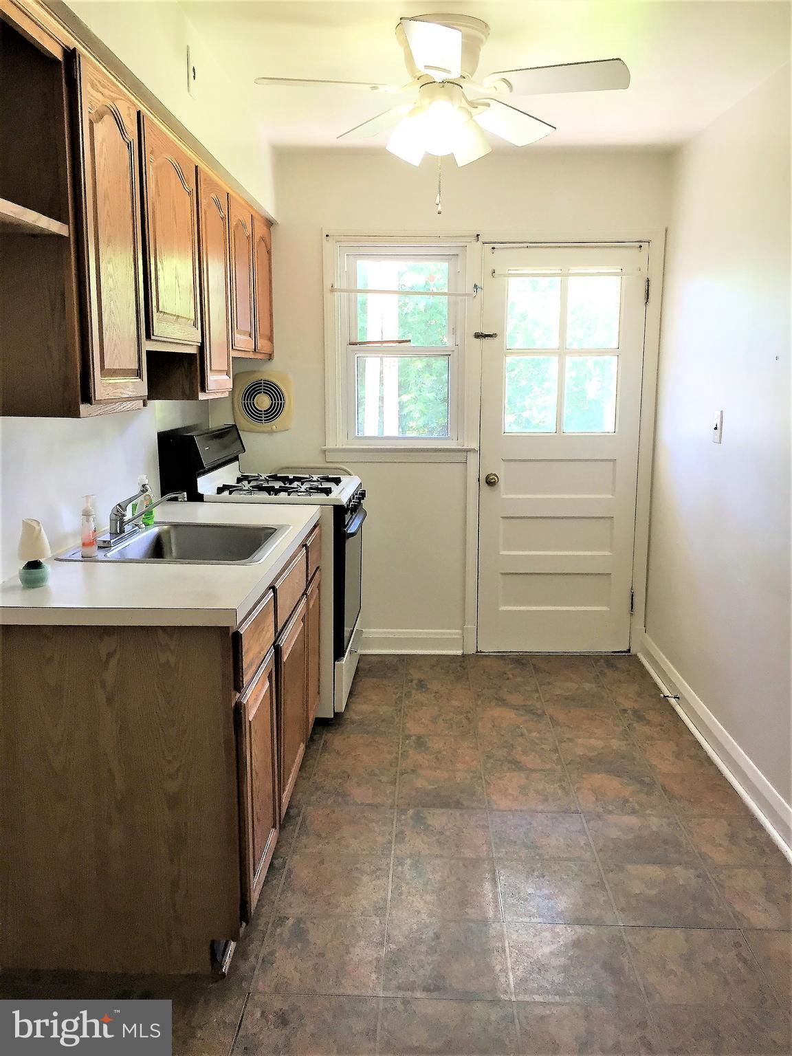 2815 Topaz Road Baltimore, MD 21234 - Photo 6 of 19 Kitchen