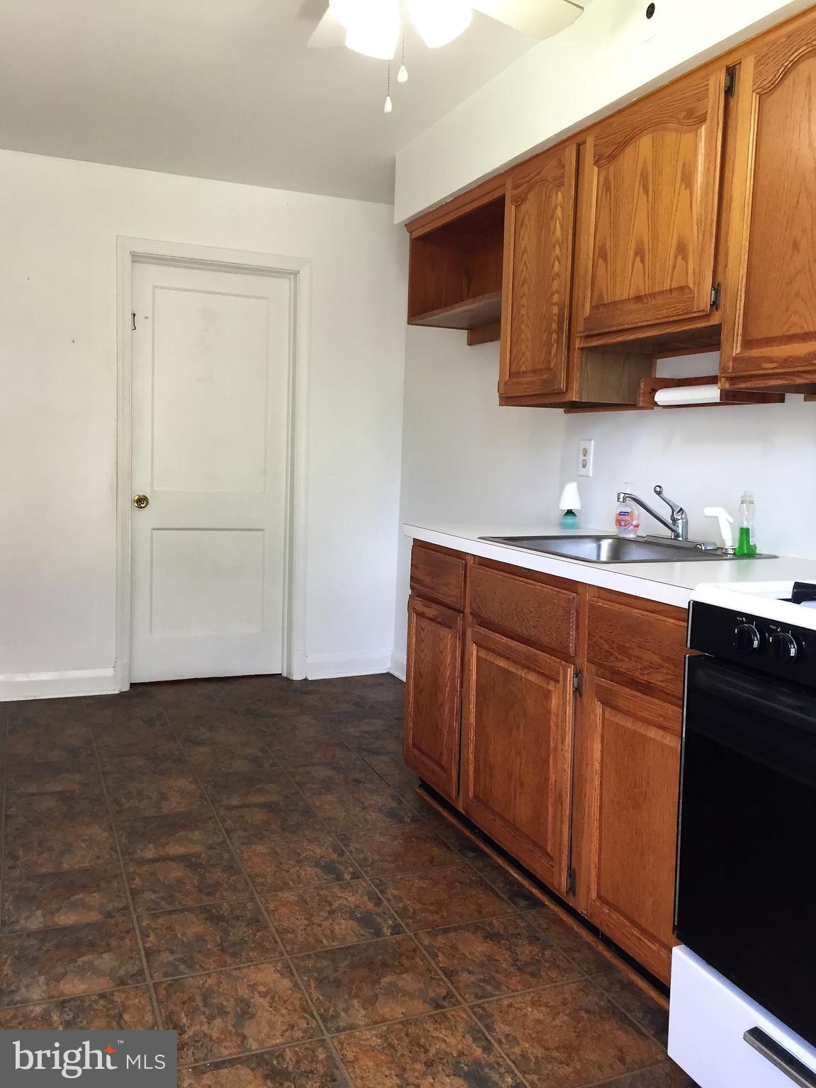 2815 Topaz Road Baltimore, MD 21234 - Photo 7 of 19 Kitchen