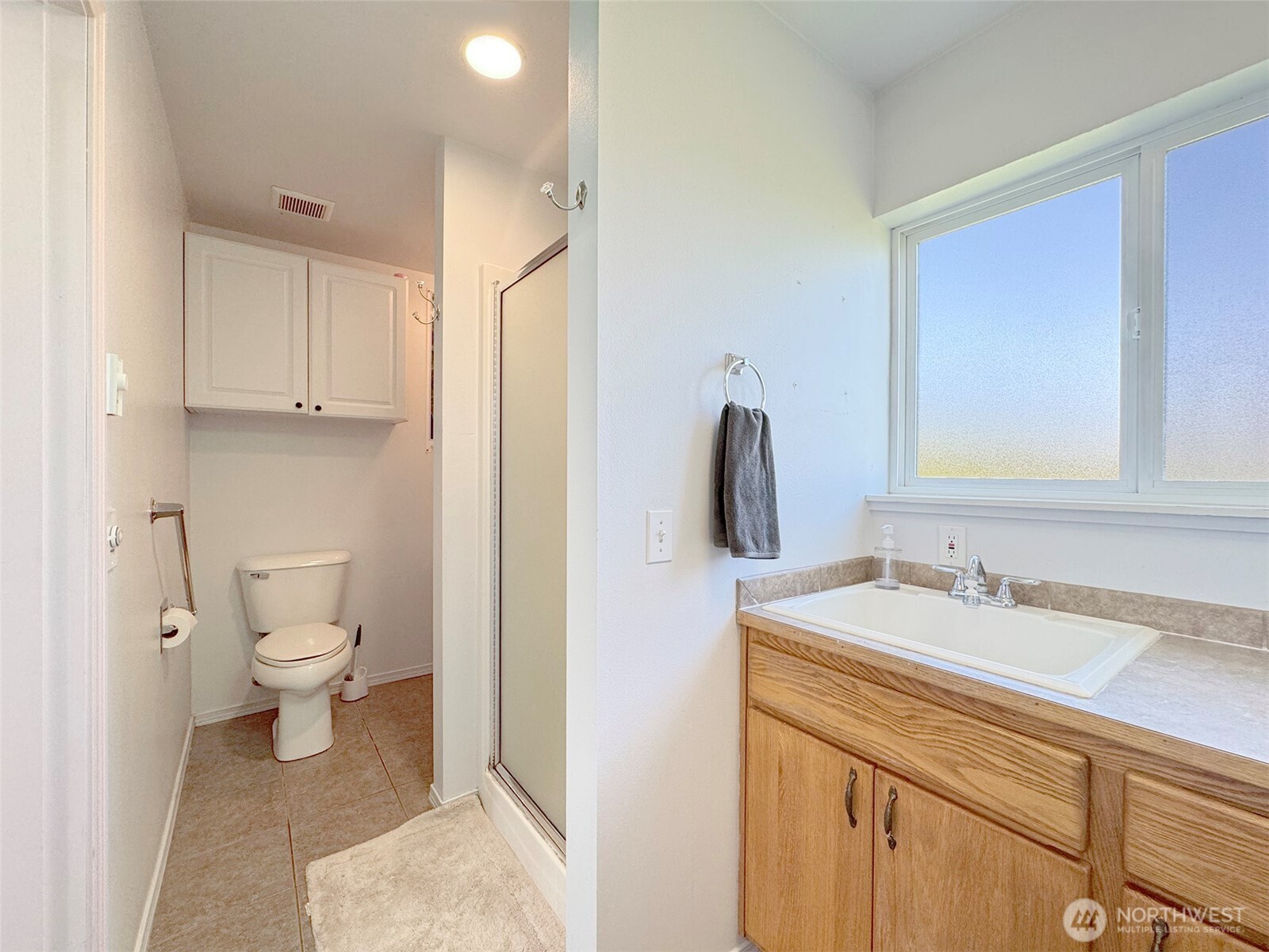 152 Macleay Road Sequim, WA 98382 - Photo 25 of 40 a bathroom with a sink a toilet and a mirror