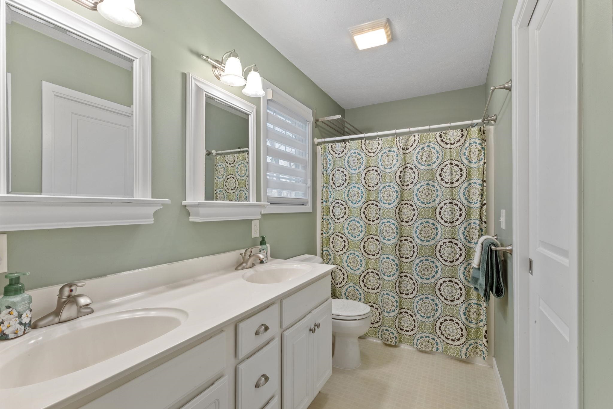 13745 Ranier Drive Middlebury, IN 46540 - Photo 14 of 29