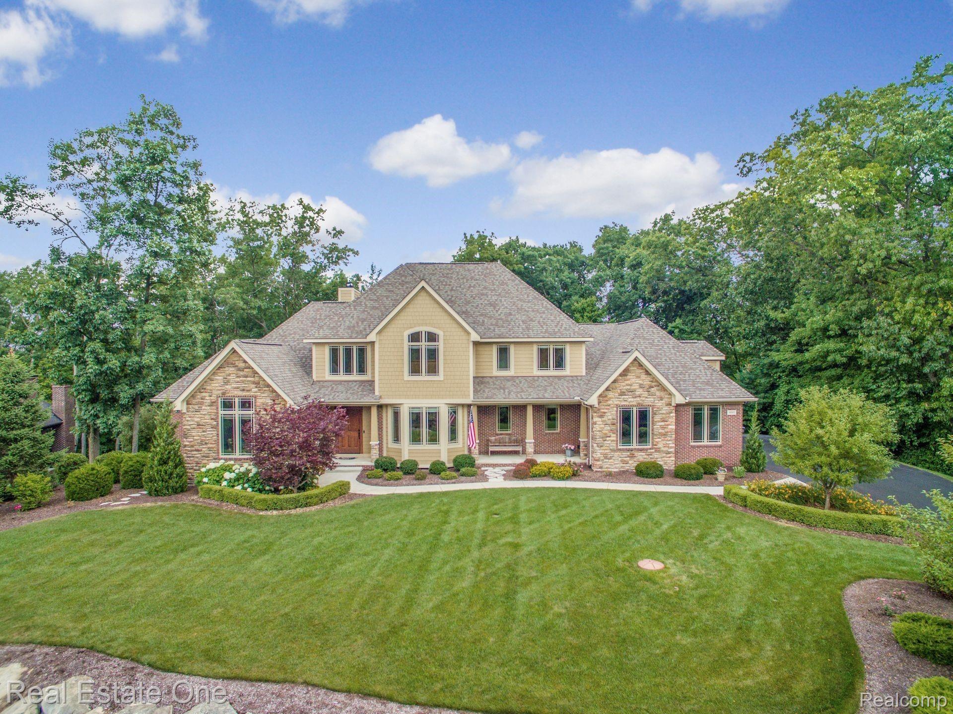 9091 Northpointe Ridge Brighton, MI 48114 - Photo 3 of 56 Even more gorgeous on the inside!