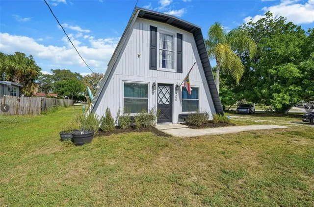 $330,000 | 900 Riverside Drive, Tarpon Springs, FL 34689