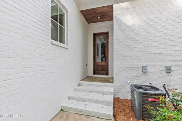 $859,000 | 104 Westlake Circle, Madison, MS 39110