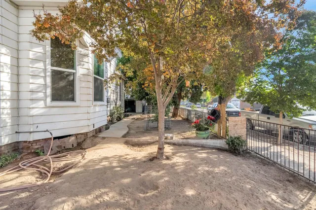 $369,999 | 728 De Witt Avenue, Sanger, CA 93657