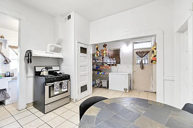 $369,999 | 728 De Witt Avenue, Sanger, CA 93657