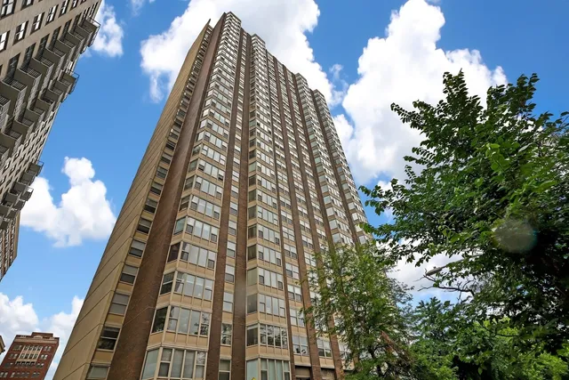 $275,000 | 525 West Hawthorne Place, Unit 1001, Chicago, IL 60657