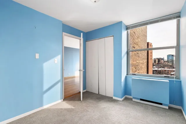 $275,000 | 525 West Hawthorne Place, Unit 1001, Chicago, IL 60657