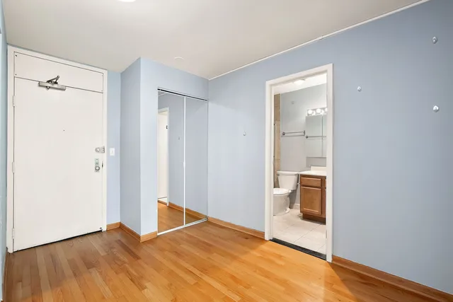 $275,000 | 525 West Hawthorne Place, Unit 1001, Chicago, IL 60657