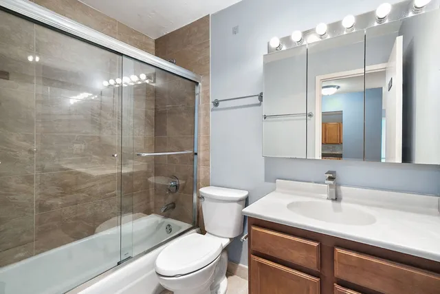 $275,000 | 525 West Hawthorne Place, Unit 1001, Chicago, IL 60657