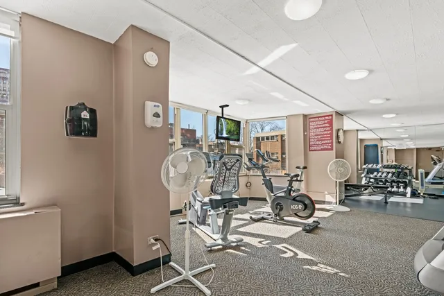 $275,000 | 525 West Hawthorne Place, Unit 1001, Chicago, IL 60657