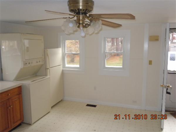 35 Hawthorne Road Holbrook, MA 02343 - Photo 4 of 13