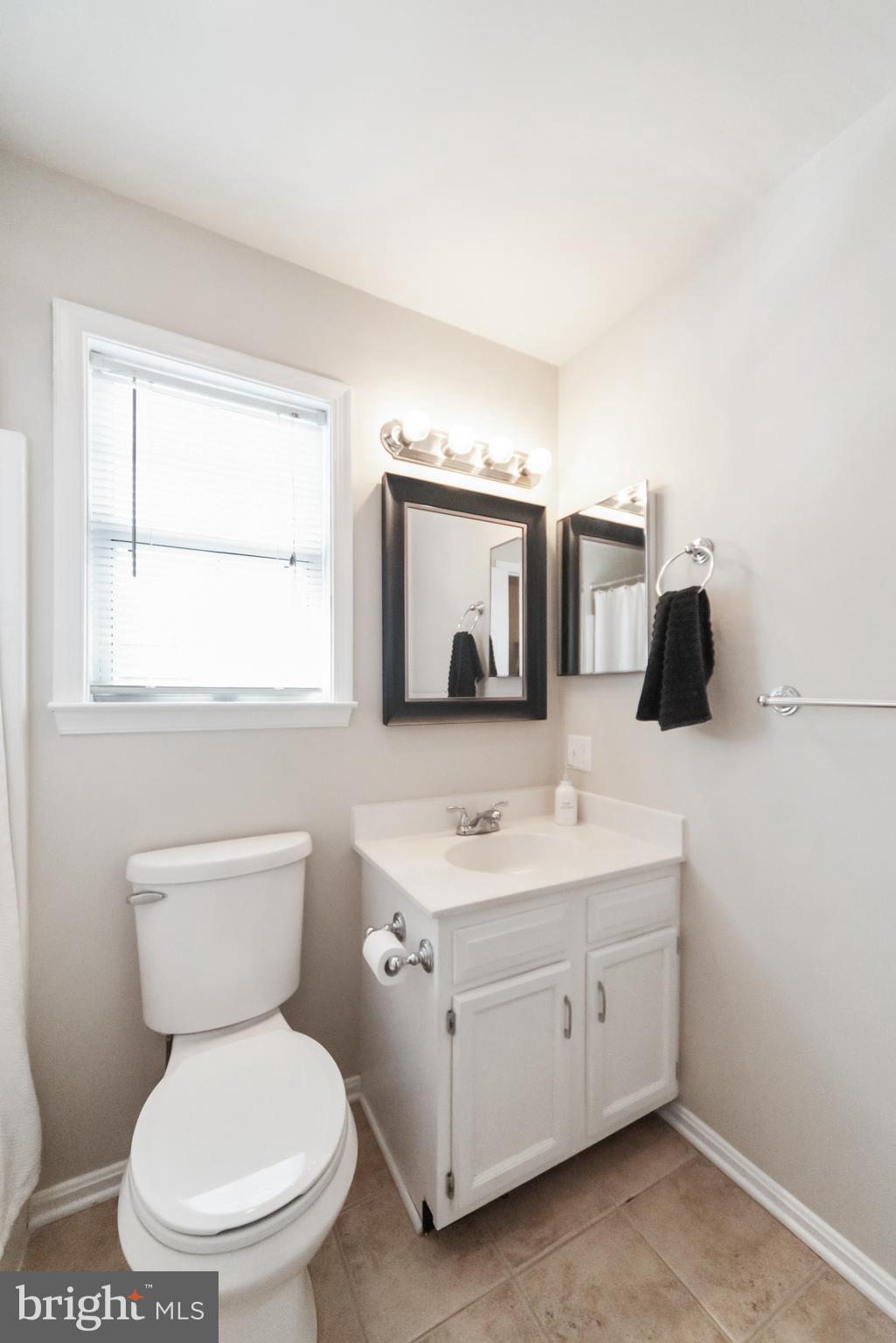 107 Ridge Avenue Taneytown, MD 21787 - Photo 22 of 34 Hall Bath
