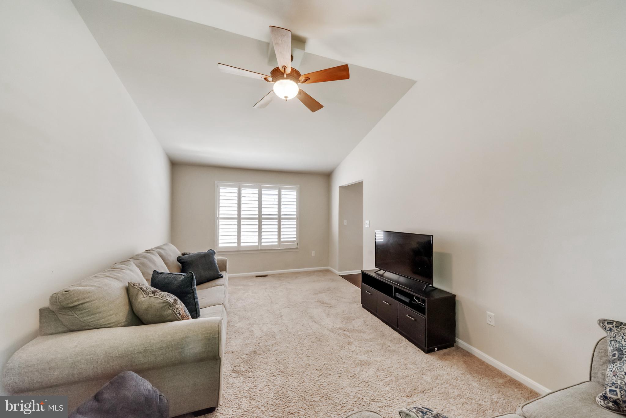 107 Ridge Avenue Taneytown, MD 21787 - Photo 4 of 34 Living Room