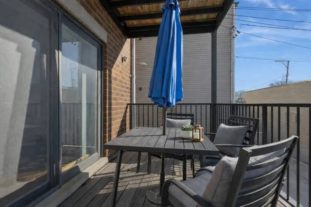 $415,000 | 5741 West Lawrence Avenue, Unit 1, Chicago, IL 60630