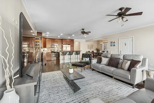 $415,000 | 5741 West Lawrence Avenue, Unit 1, Chicago, IL 60630