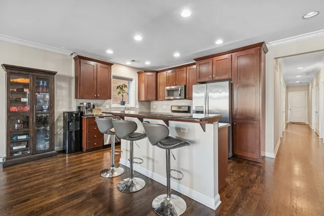 $415,000 | 5741 West Lawrence Avenue, Unit 1, Chicago, IL 60630