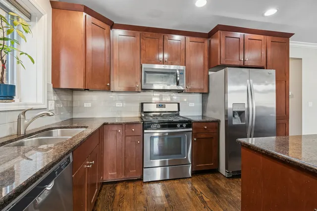 $415,000 | 5741 West Lawrence Avenue, Unit 1, Chicago, IL 60630