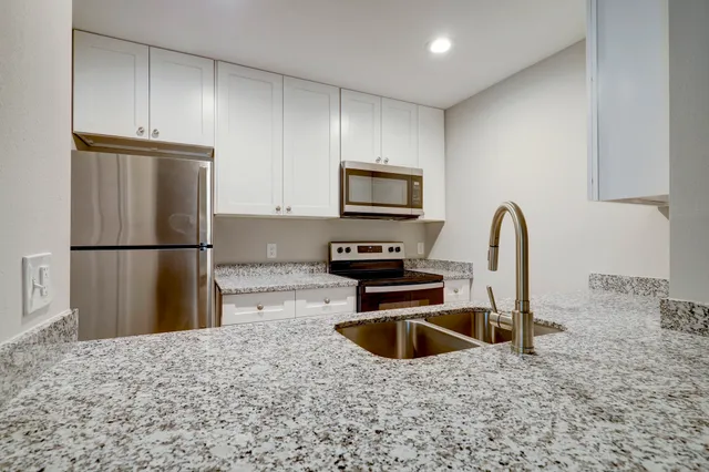 $1,360 | 512 Ridge Houston Tx 77009, Unit 9, Houston, TX 77009