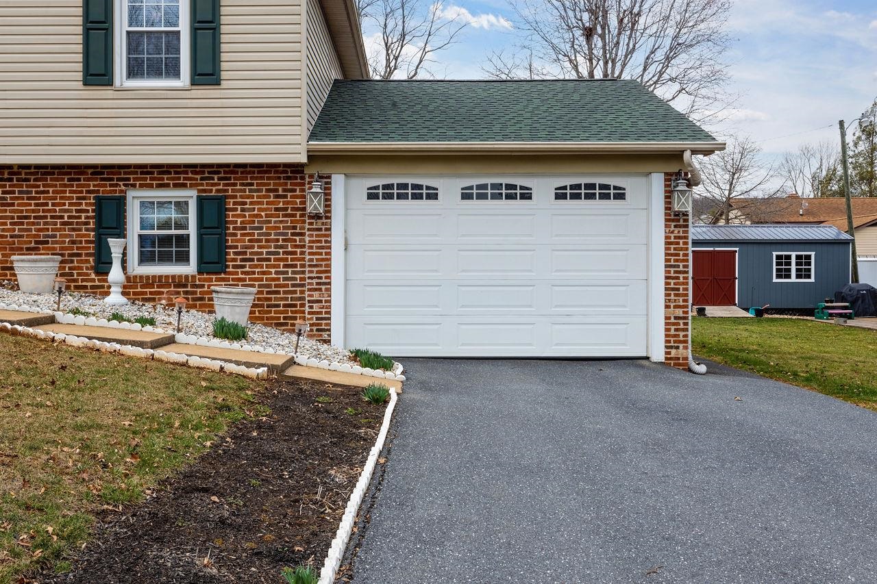 58 Rolla Mill Road Verona, VA 24482 - Photo 3 of 46 a view of a house with a sink and a yard
