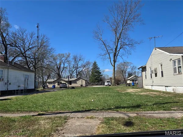 $3,500 | 330 South Pence Street, East Alton, IL 62024