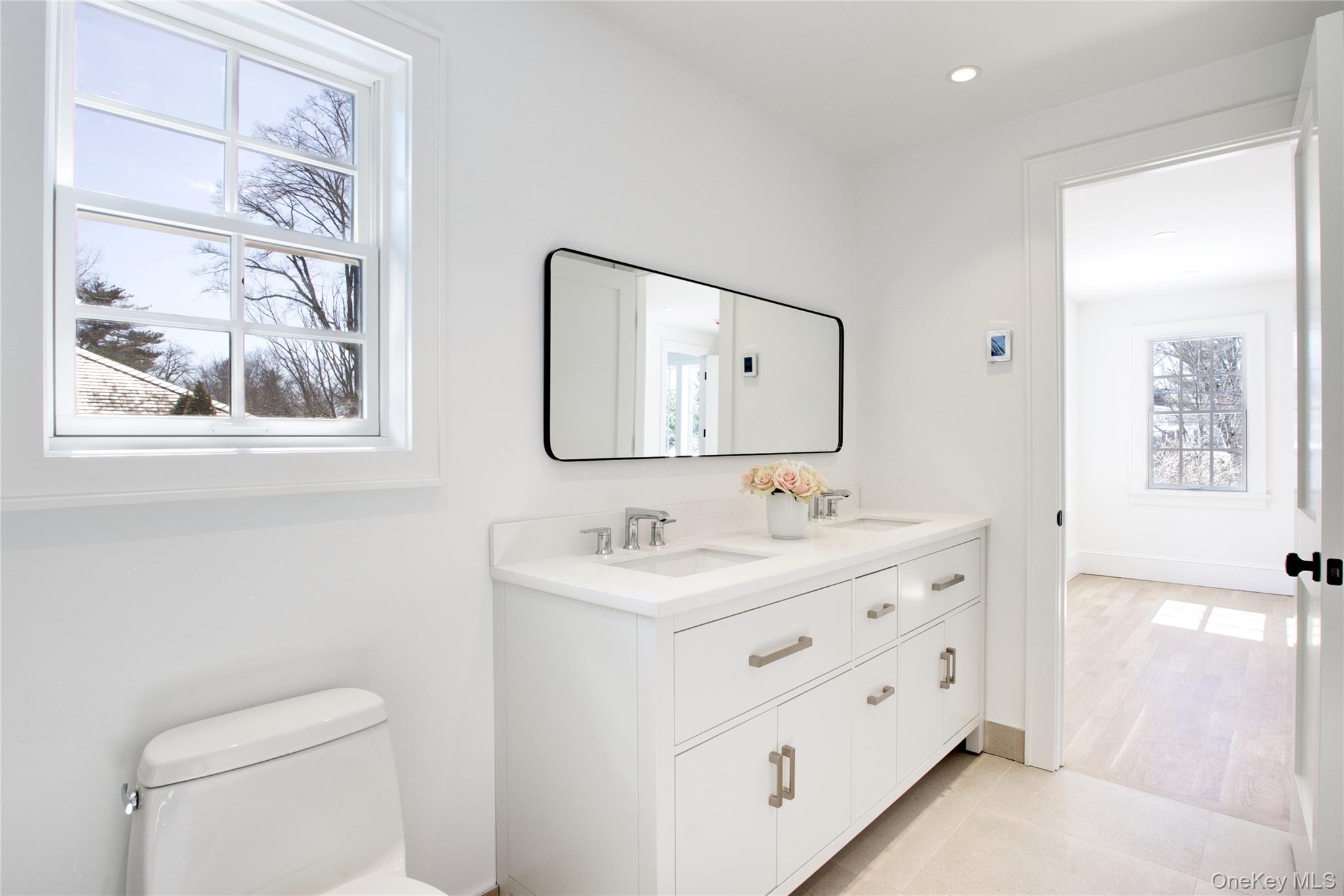 409 Abbey Road Manhasset, NY 11030 - Photo 14 of 26