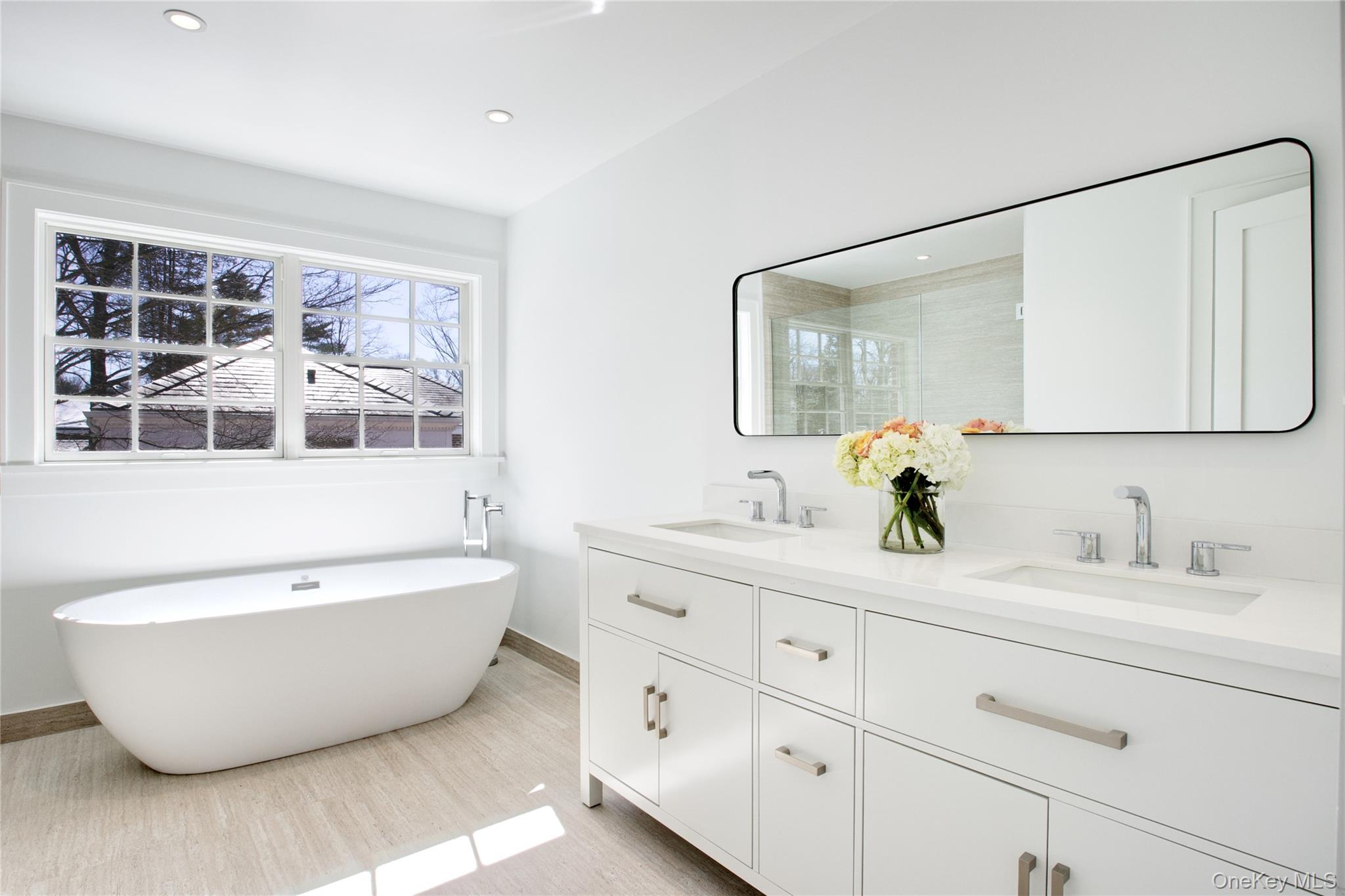 409 Abbey Road Manhasset, NY 11030 - Photo 17 of 26