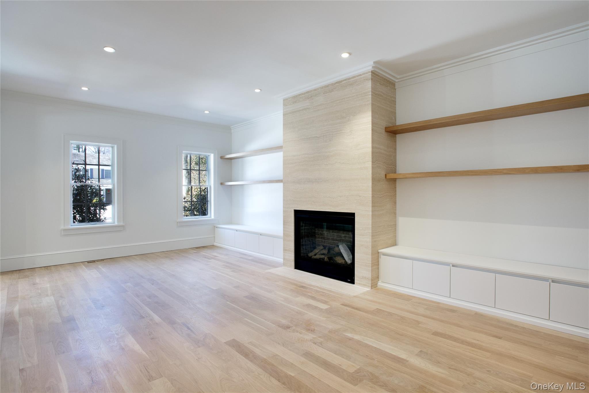 409 Abbey Road Manhasset, NY 11030 - Photo 2 of 26