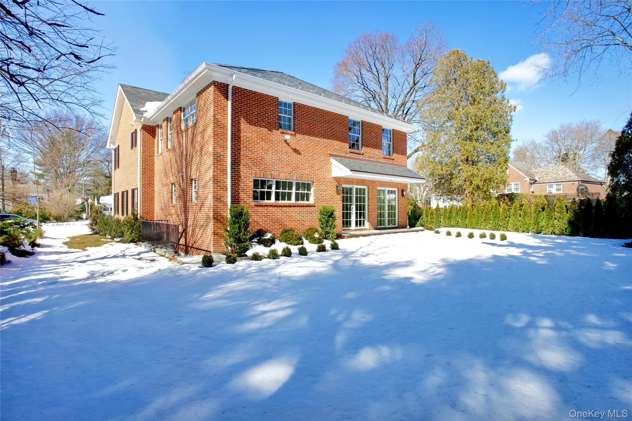 409 Abbey Road Manhasset, NY 11030 - Photo 22 of 26