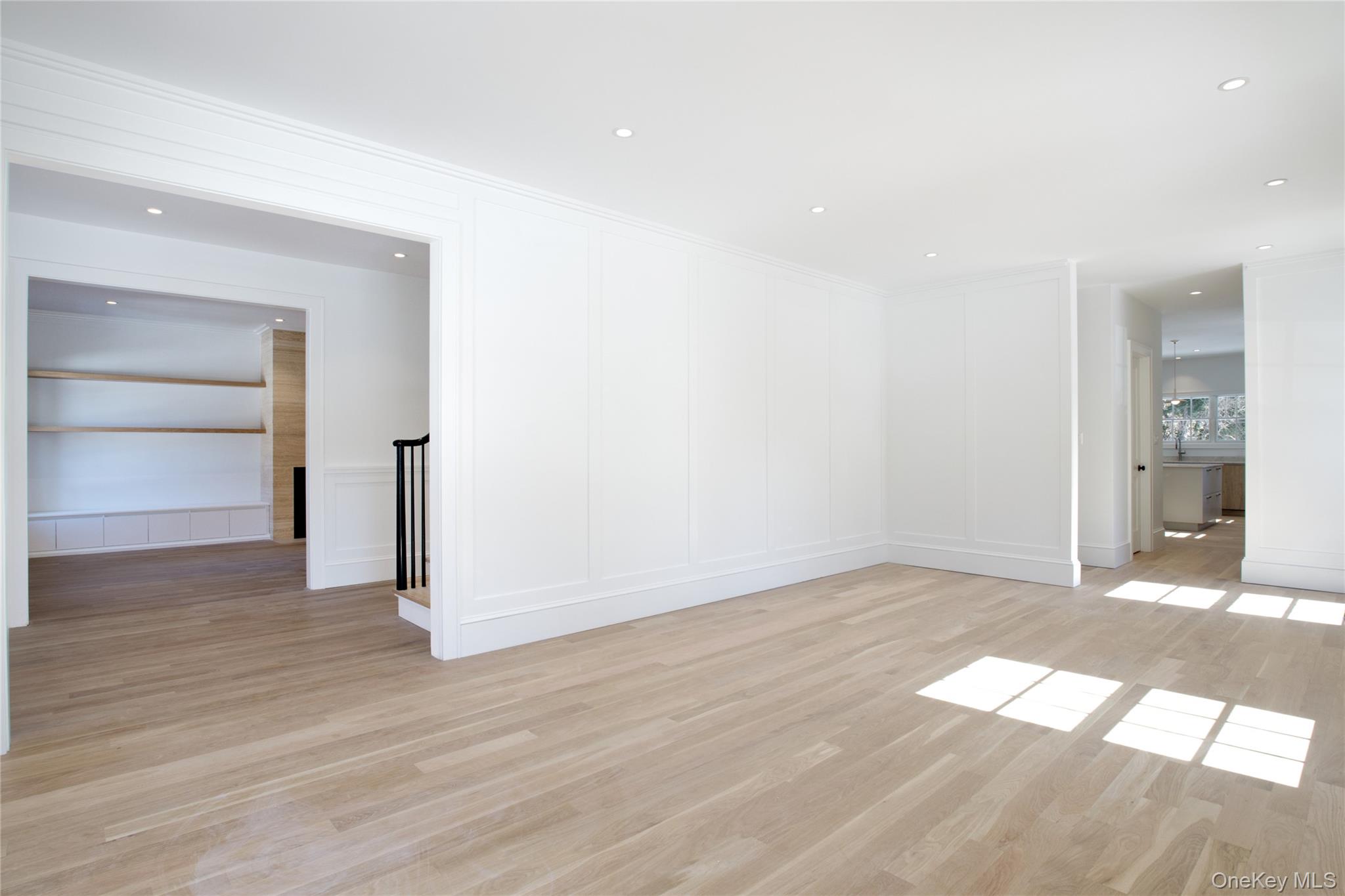 409 Abbey Road Manhasset, NY 11030 - Photo 4 of 26