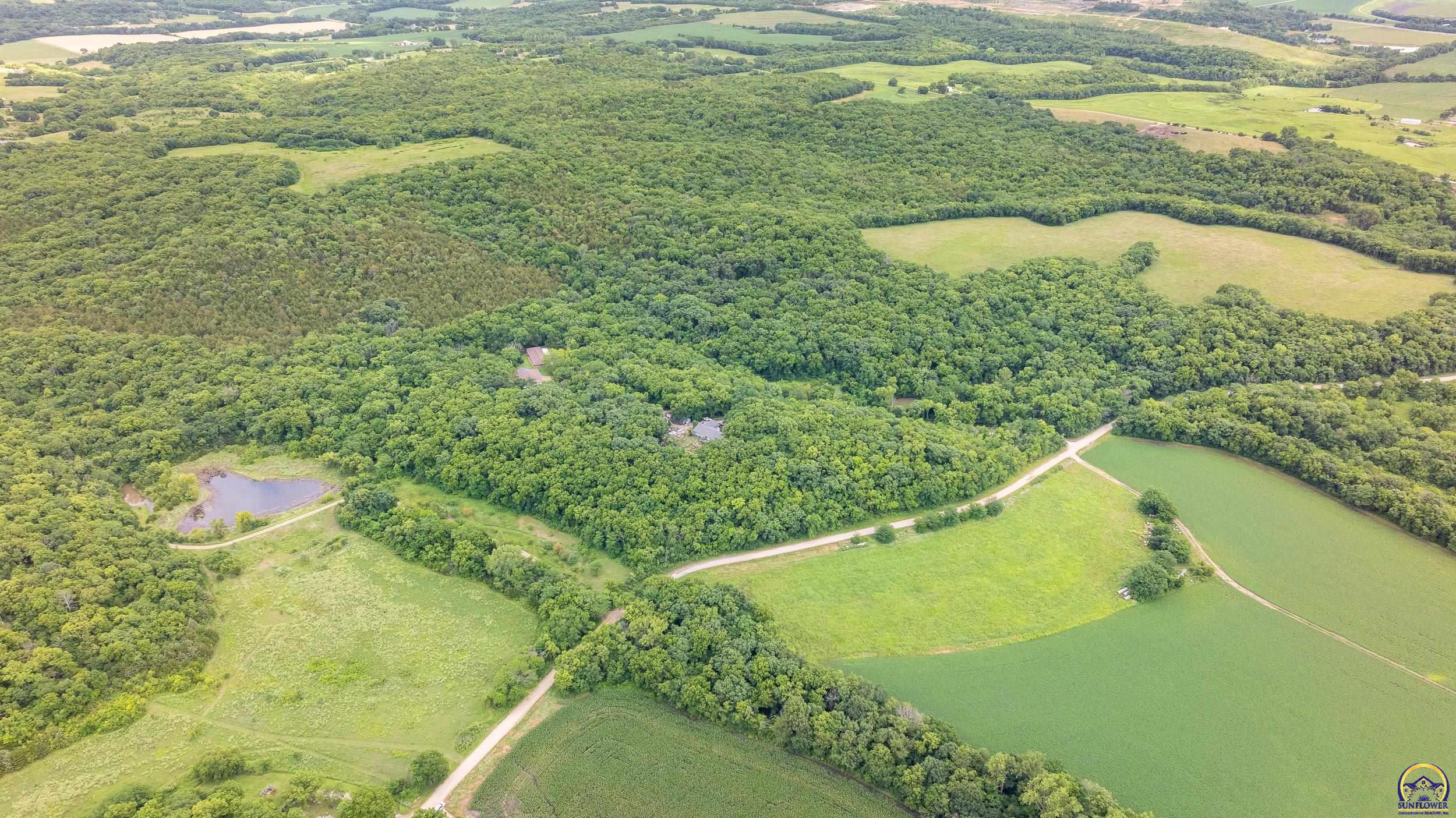 1757 Buck Creek Road Perry, KS 66073 - Photo 4 of 90