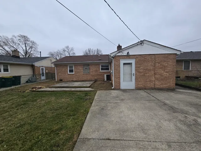 $239,900 | 6108 Birmingham Street, Chicago Ridge, IL 60415