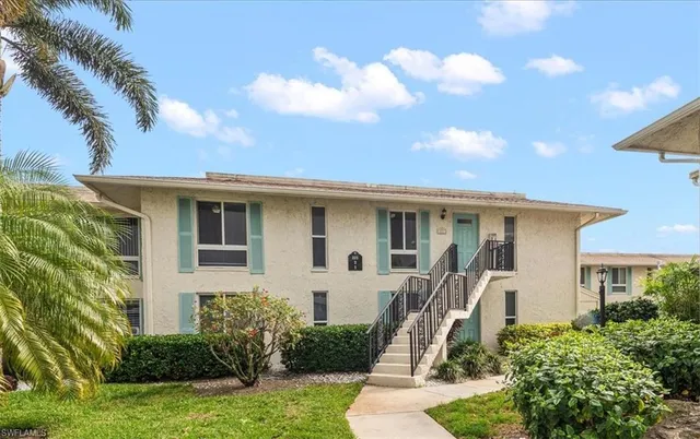 $305,000 | 221 Palm Drive, Unit 2212, Naples, FL 34112