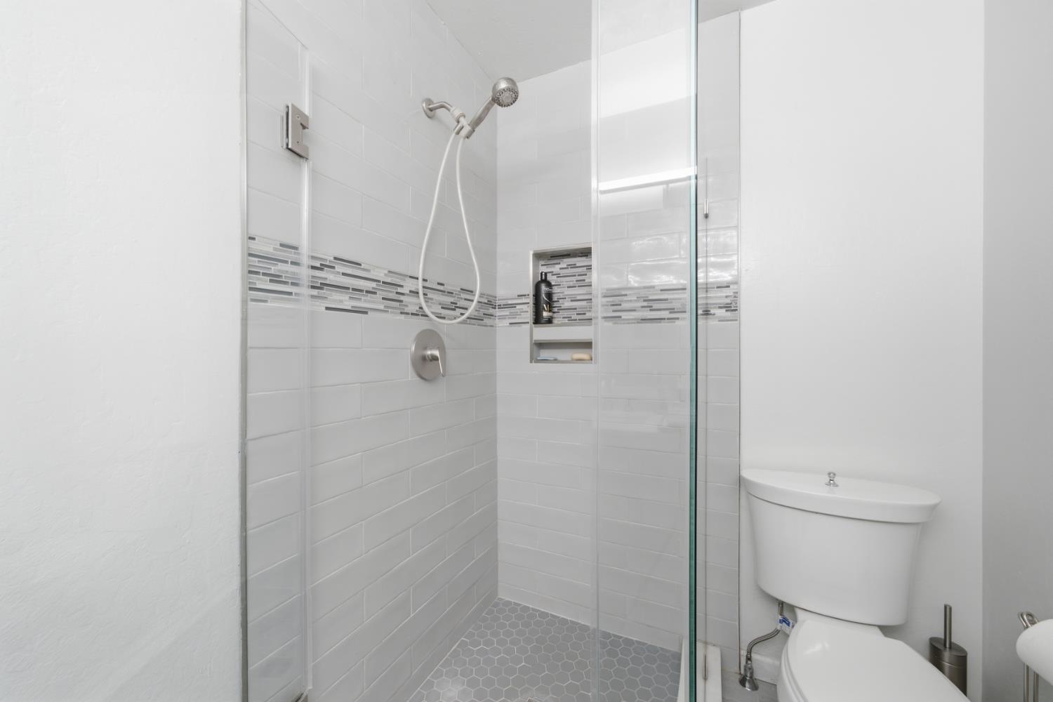 1180 Sunset Road Brentwood, CA 94513 - Photo 68 of 72 Hall bath