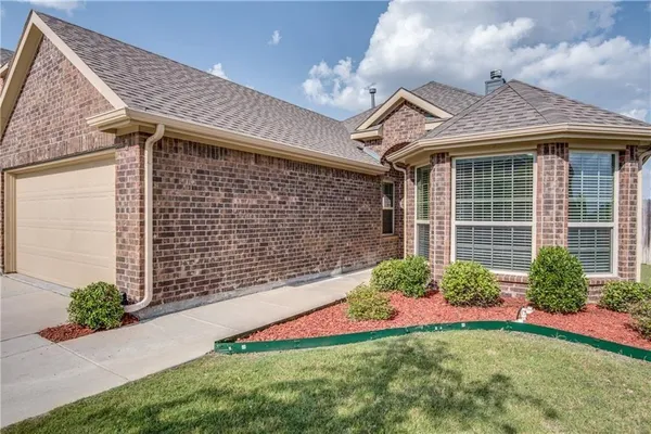 $2,400 | 429 Roger Graves Circle, McKinney, TX 75072