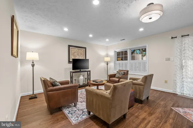 $4,500 | 6358 Brampton Court, Alexandria, VA 22312