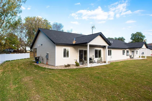 $269,900 | 323 1/2 Fairgrounds Road, Unit 4, Alexandria, MN 56308