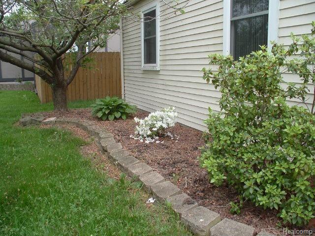 3654 South Merriman Road Wayne, MI 48184 - Photo 19 of 26 Landscaping