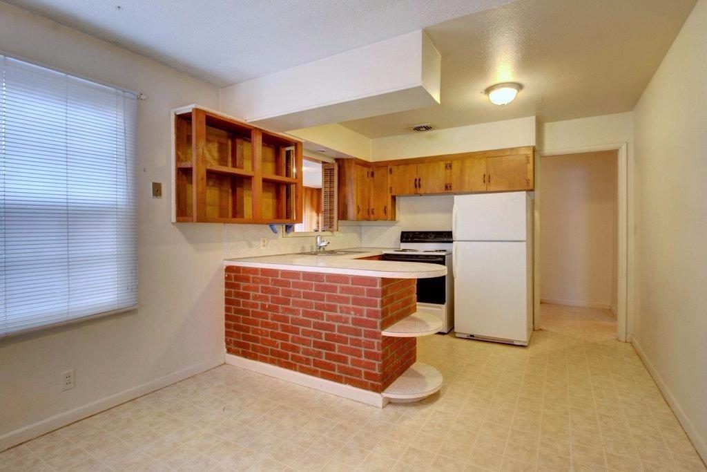 1350 Spring Street Medford, OR 97504 - Photo 10 of 28 kitchen