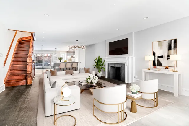 a black and white photo of a living room