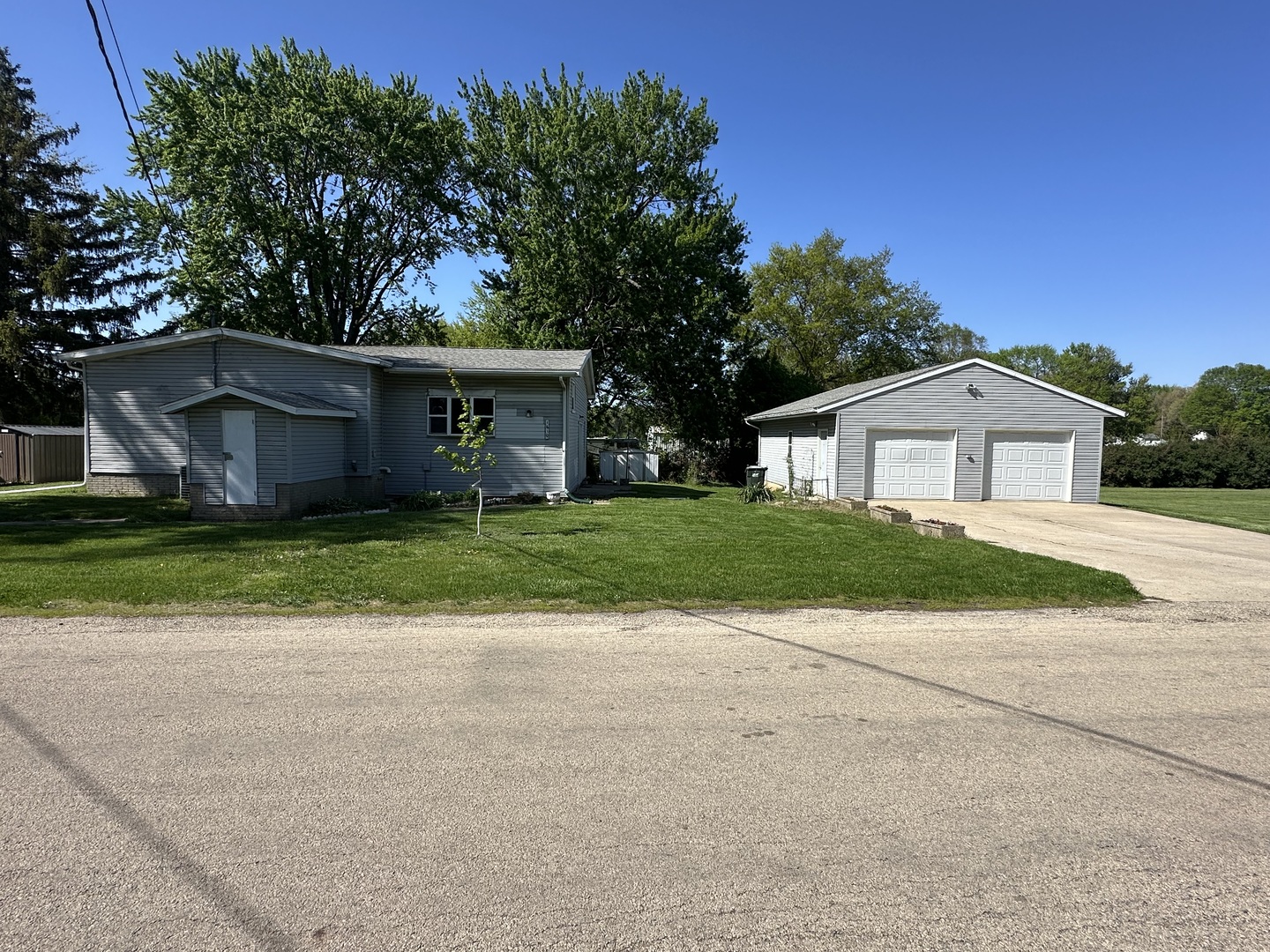 1610 West 9th Street Sterling, IL 61081 - Photo 1 of 19