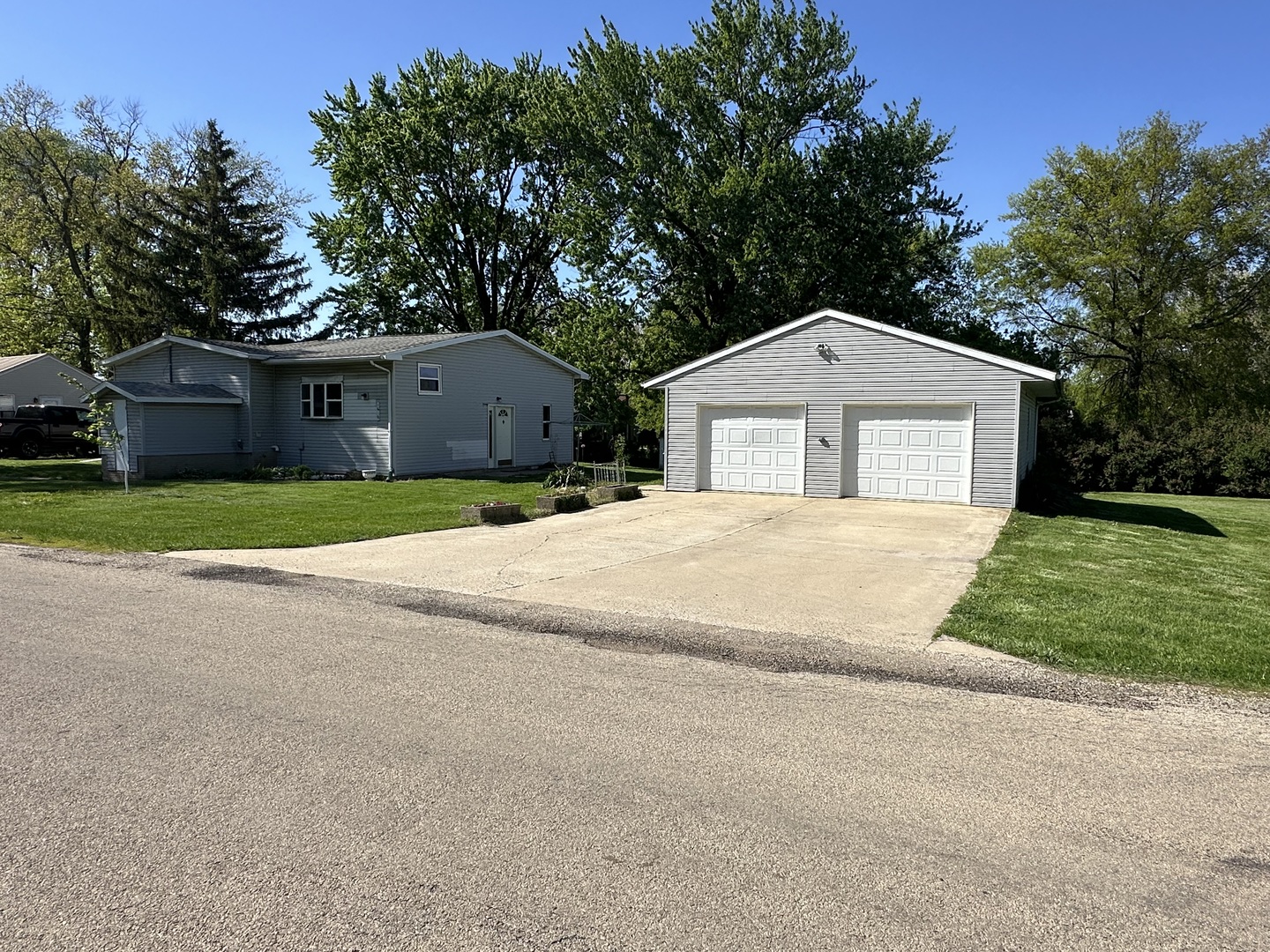 1610 West 9th Street Sterling, IL 61081 - Photo 2 of 19